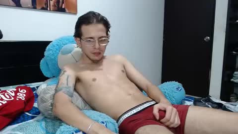 Snapshot of americanbig_dick chatting on February 15, 9:28 pm Lucian online show from February 15, 9:28 pm
