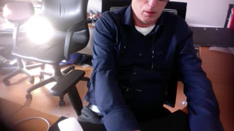 Snapshot of amor2200 chatting on March 10, 9:23 am Amor2200 online show from March 10, 9:23 am