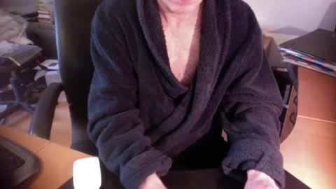 Snapshot of amor2200 chatting on January 22, 8:29 am Amor2200 online show from January 22, 8:29 am
