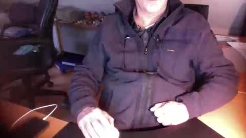 Snapshot of amor2200 chatting on February 22, 4:37 pm Amor2200 online show from February 22, 4:37 pm