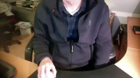 Snapshot of amor2200 chatting on December 16, 7:43 pm Amor2200 online show from December 16, 7:43 pm