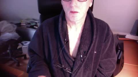 Snapshot of amor2200 chatting on December 29, 12:45 pm Amor2200 online show from December 29, 12:45 pm