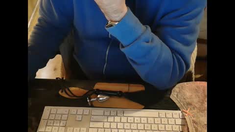 Snapshot of amslave4f chatting on December 13, 1:22 pm amslave4f online show from December 13, 1:22 pm
