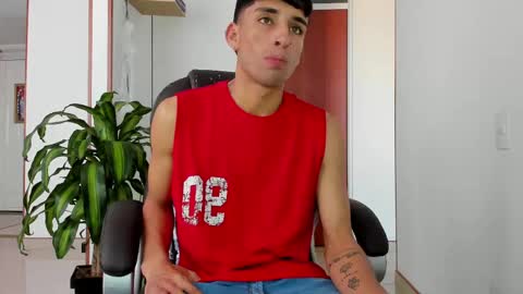 Snapshot of ander_012 chatting on February 10, 9:47 pm Ander Arias online show from February 10, 9:47 pm