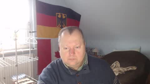 Snapshot of andre124231 chatting on December 13, 9:36 am Andre online show from December 13, 9:36 am