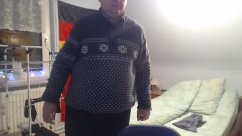 Snapshot of andre124231 chatting on December 5, 9:06 pm Andre online show from December 5, 9:06 pm