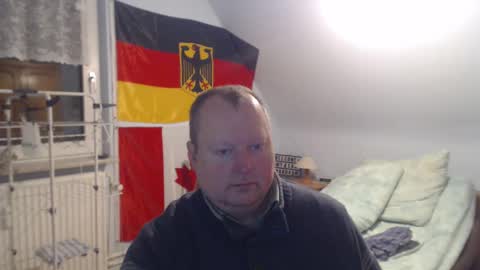 Snapshot of andre124231 chatting on December 10, 5:44 pm Andre online show from December 10, 5:44 pm