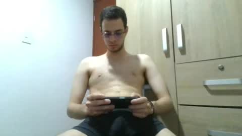 andres129494 online show from July 10, 7:59 pm