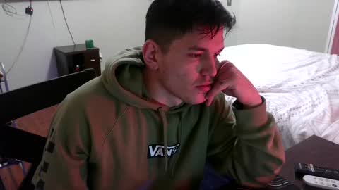andres817542 online show from January 2, 1:06 am