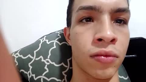 andres91108 online show from April 28, 2:33 pm