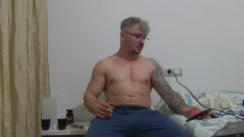 Snapshot of andres_dasli chatting on March 5, 4:35 am andres_dasli online show from March 5, 4:35 am