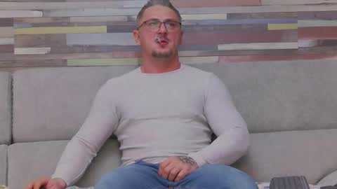 Snapshot of andres_dasli chatting on January 23, 9:50 pm andres_dasli online show from January 23, 9:50 pm