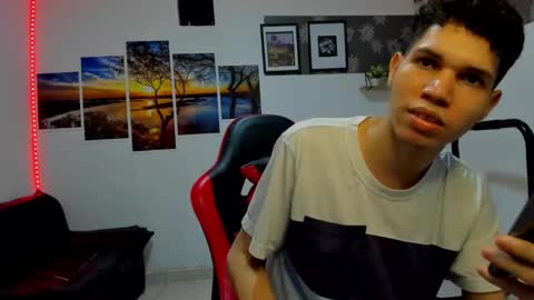 andrew_2811 online show from November 10, 6:18 am