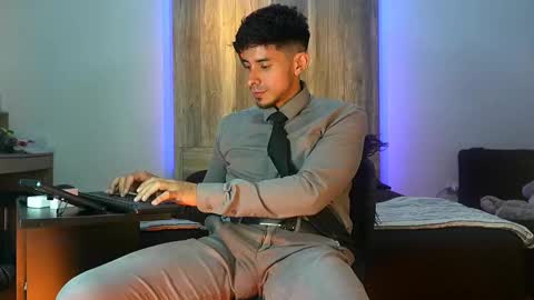 Andrew online show from October 31, 3:08 am