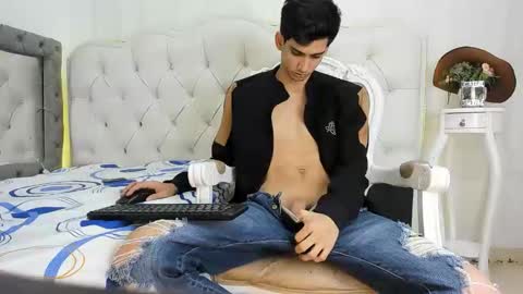 Andrew online show from December 14, 3:13 am