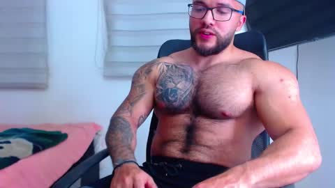 Snapshot of andrew_holden__ chatting on February 10, 11:23 pm andrew_holden__ online show from February 10, 11:23 pm
