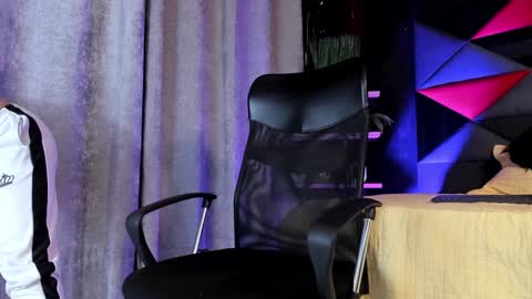 Andrew Mathwes online show from December 3, 9:45 pm