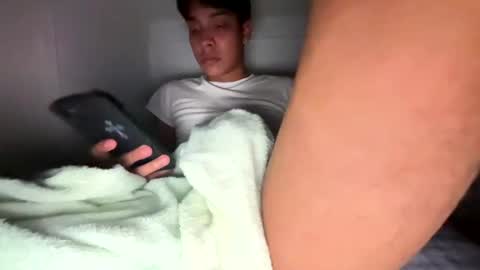 Snapshot of andrewhdez chatting on February 17, 5:36 am Andrew online show from February 17, 5:36 am