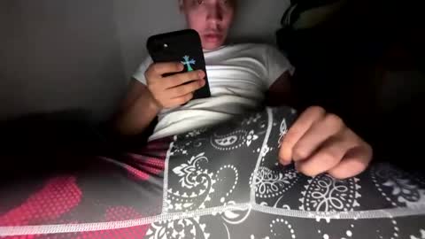 Snapshot of andrewhdez chatting on February 8, 3:10 pm Andrew online show from February 8, 3:10 pm