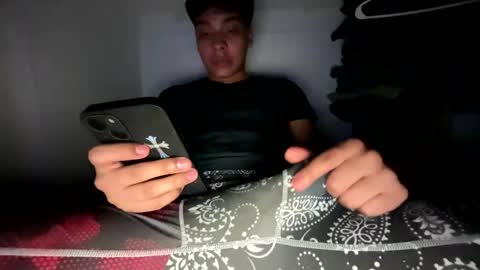 Snapshot of andrewhdez chatting on March 12, 2:41 am Andrew online show from March 12, 2:41 am