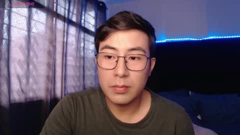 andrewmhilton_ online show from May 26, 9:33 pm