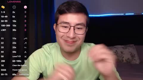 andrewmhilton_ online show from November 14, 7:21 am