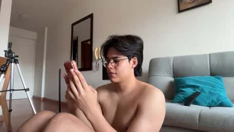 andyuwuu online show from May 15, 6:49 pm