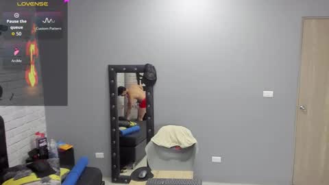 angel_schiavone online show from September 24, 7:01 pm