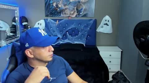 Angel And Cris online show from October 29, 12:30 pm