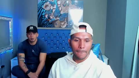 Angel And Cris online show from November 4, 12:39 pm