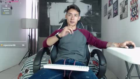 Angel online show from November 17, 7:28 pm