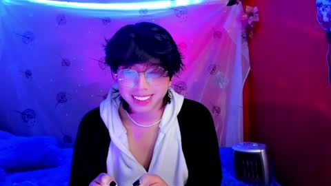 Snapshot of angellonfire chatting on December 3, 7:08 am Angel  online show from December 3, 7:08 am