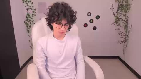 Snapshot of angelo_duarte chatting on September 15, 4:30 pm Angel online show from September 15, 4:30 pm