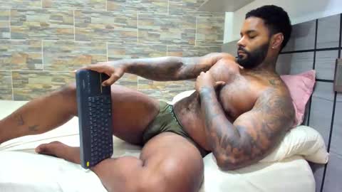 angelo_evans33 online show from March 7, 12:41 am