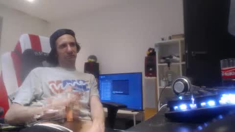 LoyalDog online show from March 31, 6:09 pm