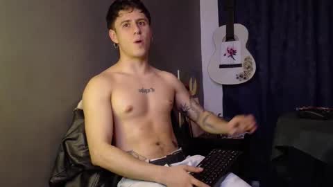 antonnello_ online show from April 13, 12:44 am