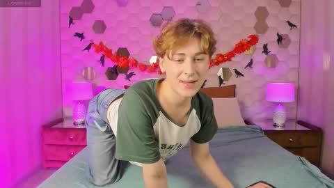 Snapshot of antonylewis chatting on October 26, 8:00 pm YummyTony online show from October 26, 8:00 pm