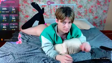 Snapshot of antonylewis chatting on February 23, 3:37 pm YummyTony online show from February 23, 3:37 pm