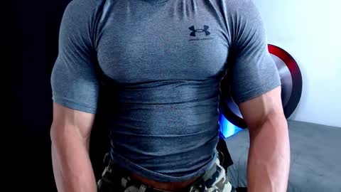 Instagram miguelangel1802  online show from February 3, 6:22 am