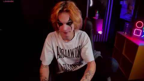 archiehali online show from October 16, 9:45 pm