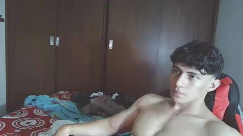 Snapshot of ares_aestheticgod chatting on October 15, 10:39 pm Ares D online show from October 15, 10:39 pm