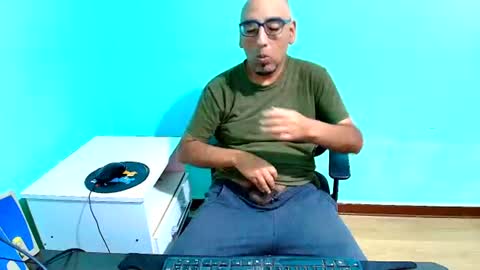 arnelux72 online show from August 4, 5:24 am