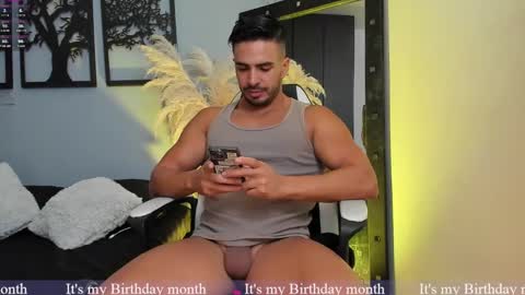 Snapshot of aron_bulgarelli_ chatting on February 23, 12:00 pm Aron online show from February 23, 12:00 pm