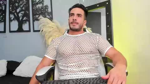 Snapshot of aron_bulgarelli_ chatting on January 22, 8:28 pm Aron online show from January 22, 8:28 pm