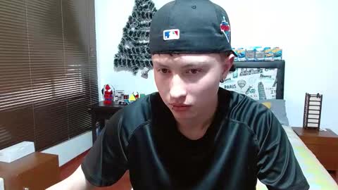 Aaron online show from December 26, 6:33 pm