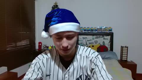 Aaron online show from December 18, 6:25 pm