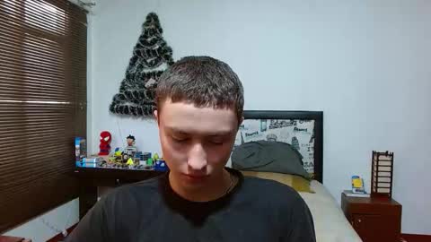 Aaron online show from December 15, 8:39 pm