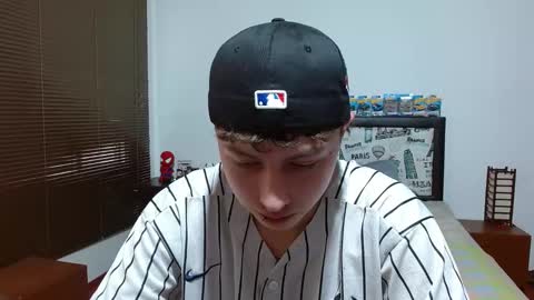 Aaron online show from January 9, 7:29 pm