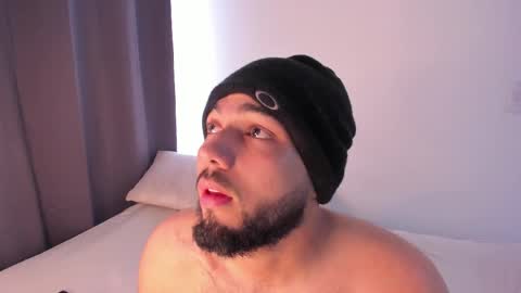 arturguy01 online show from March 3, 8:50 pm