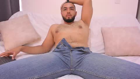 arturguy01 online show from January 28, 7:00 pm